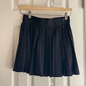 aritzia pleated tennis skirt